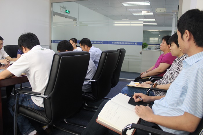 博揚(yáng)智能裝備開(kāi)展安全生產(chǎn)培訓(xùn)及消防演習(xí)