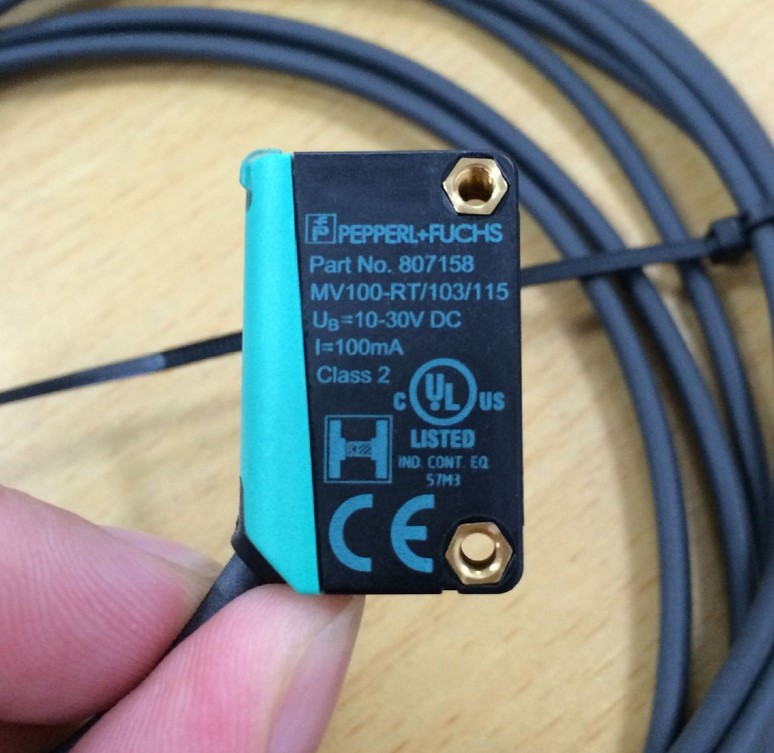 電容器介電介質(zhì)位置發(fā)生變化，導(dǎo)致電容器的容量變化